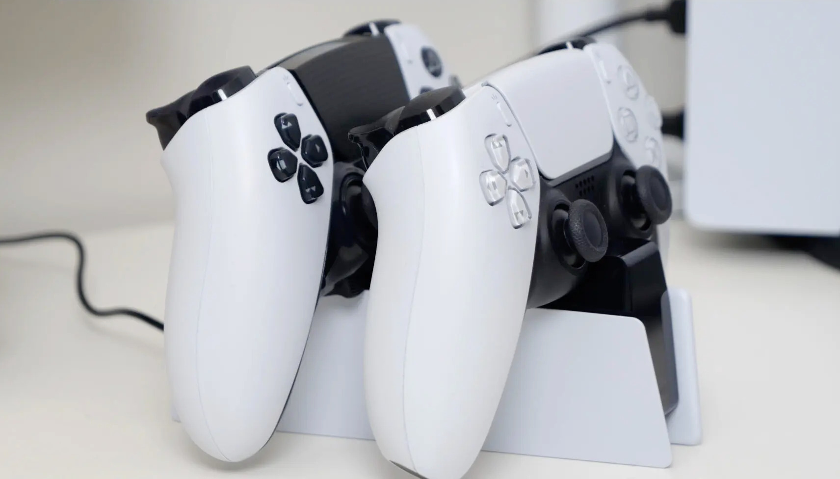 PS5】DualSense ワイヤレスコントローラー専用充電スタンド ダブルの