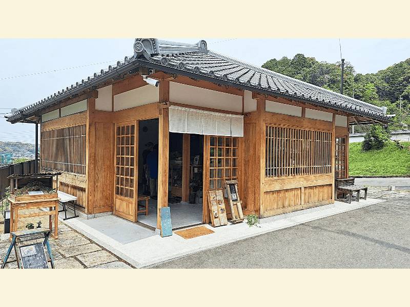 トピック】絶品キャロットケーキや豆花（トウファ）で参拝者を