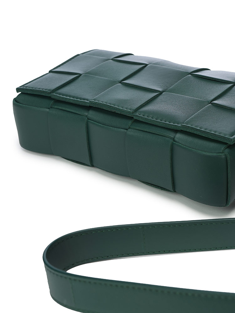 BOTTEGA VENETA (ボッテガ・ヴェネタ) イントレチャート レザー