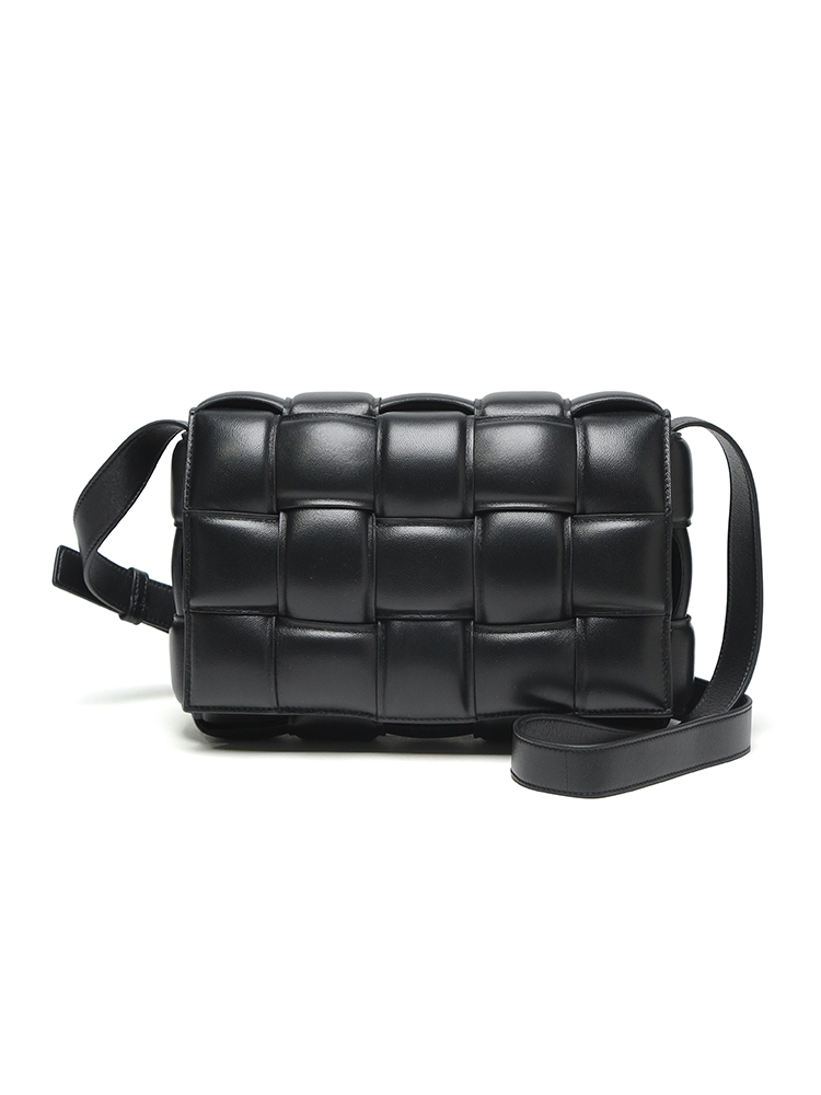 BOTTEGA VENETA (ボッテガ・ヴェネタ) イントレチャートレザー