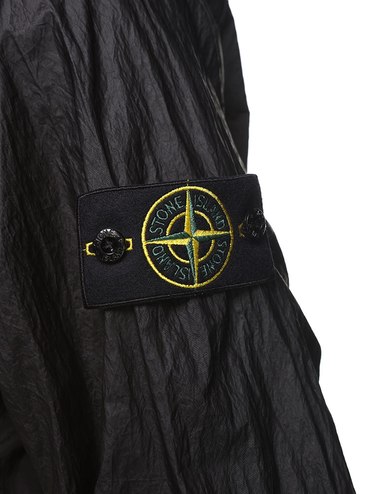 STONE ISLAND (ストーンアイランド) バックル付きフード ロゴパッチ