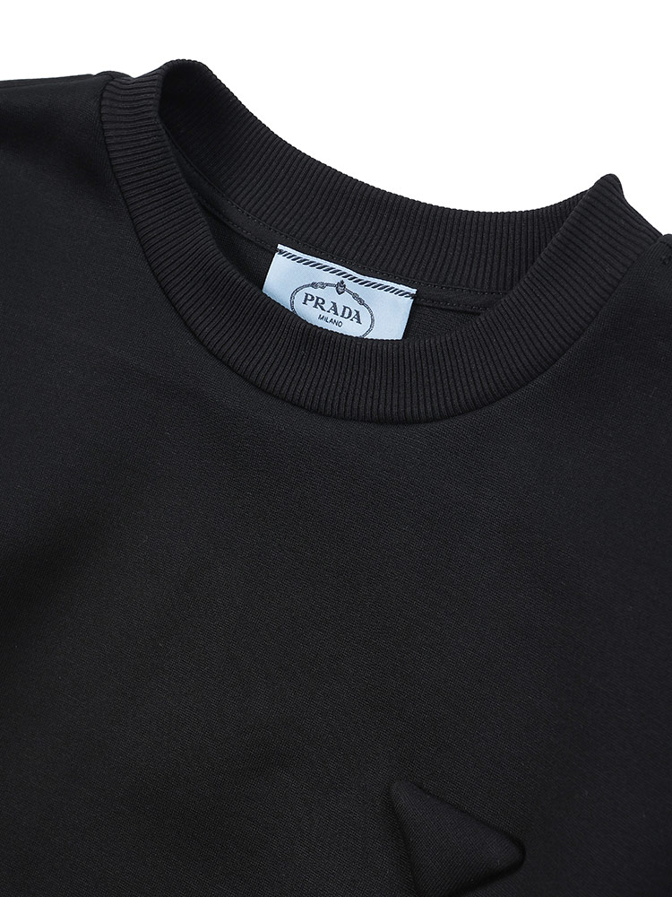 PRADA (プラダ) 立体ロゴ サイドジッパー ポケット付き ショート丈