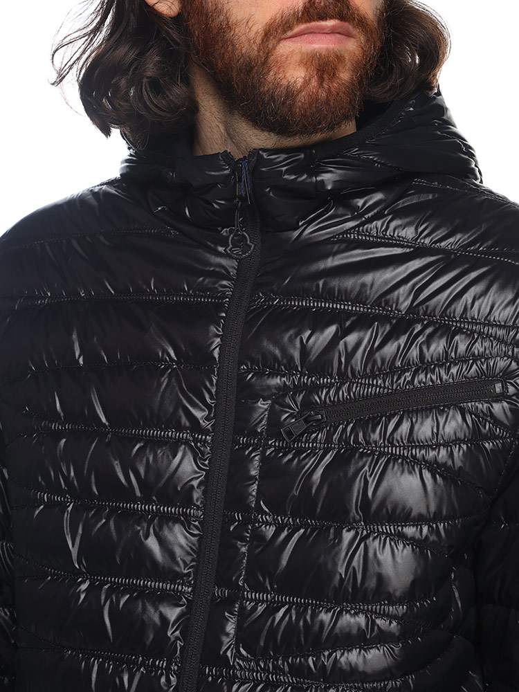 MONCLER (モンクレール) ナイロン キルティング 袖ロゴパッチ ライト