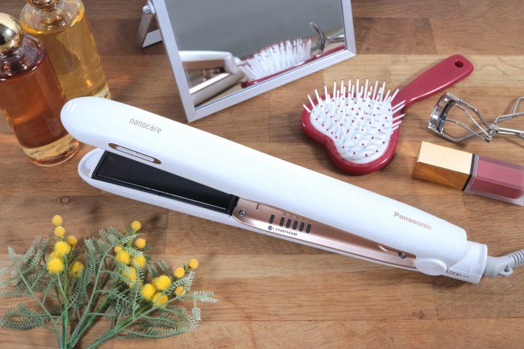 レビュー】しっとりサラツヤ髪を叶えるパナソニックの「ストレート