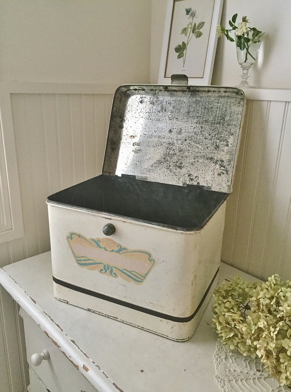 取っ手がかわいい大きなブリキ缶はかわいいアンティークネットショップ