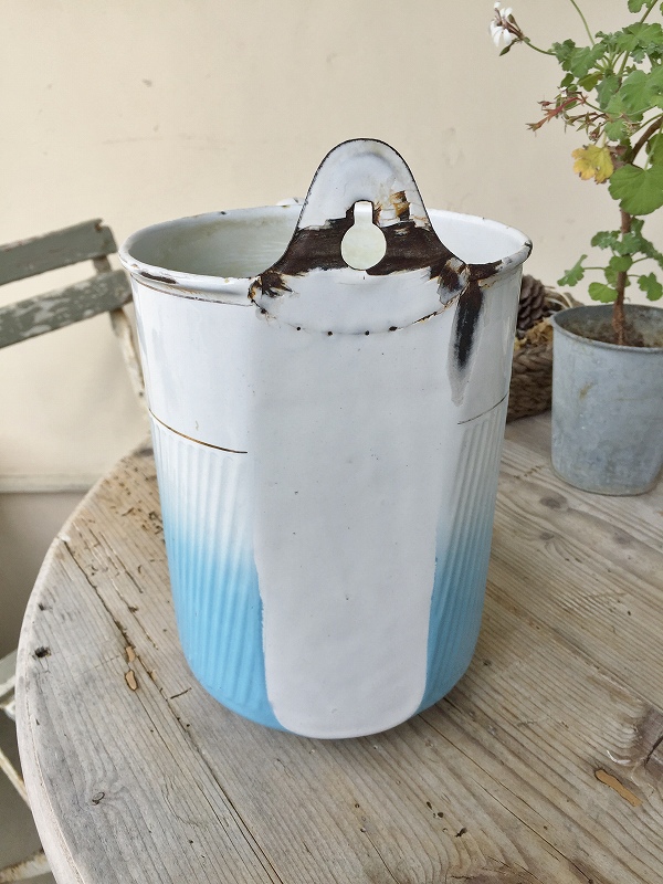 フランスBF社製ホーローイリゲーターはかわいいアンティークネット