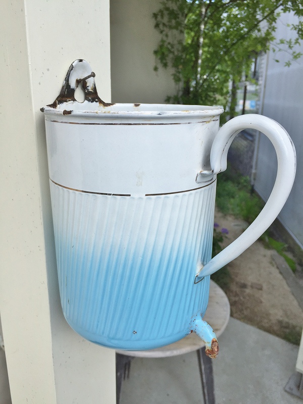 フランスBF社製ホーローイリゲーターはかわいいアンティークネット