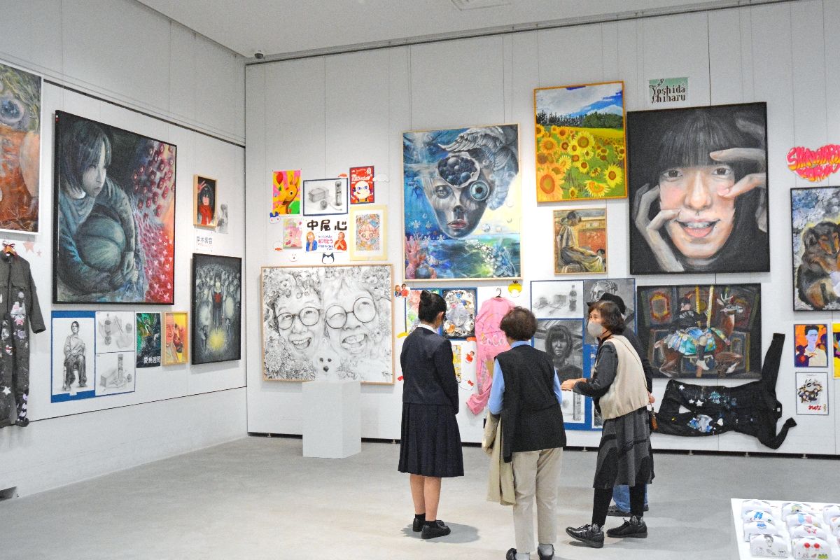 3年間の軌跡 自分だけの色で 佐賀女子高校美術コース、卒業制作展