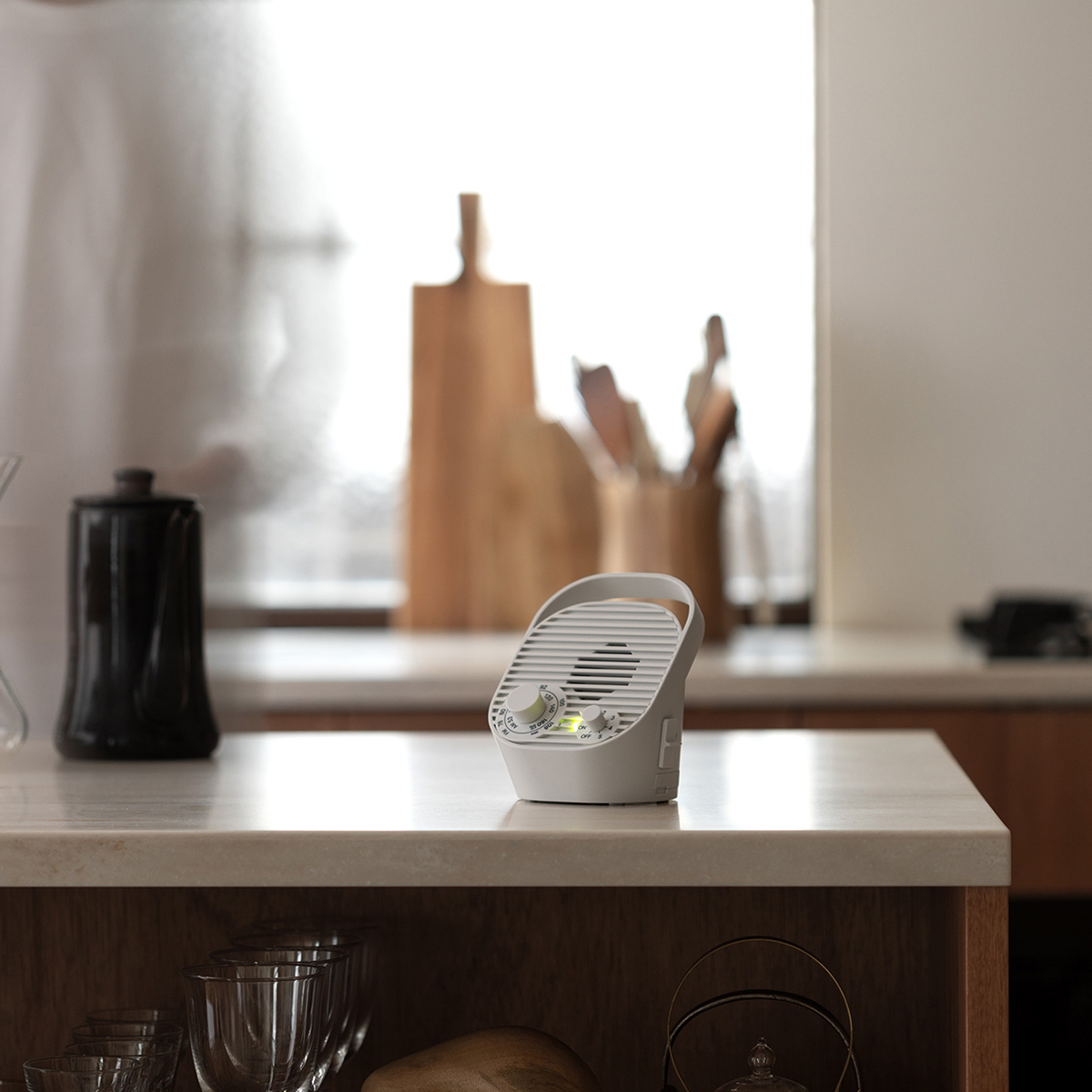 SAIBOU PARK｜±0 テレビ用ワイヤレススピーカー ラジオ付 ホワイト