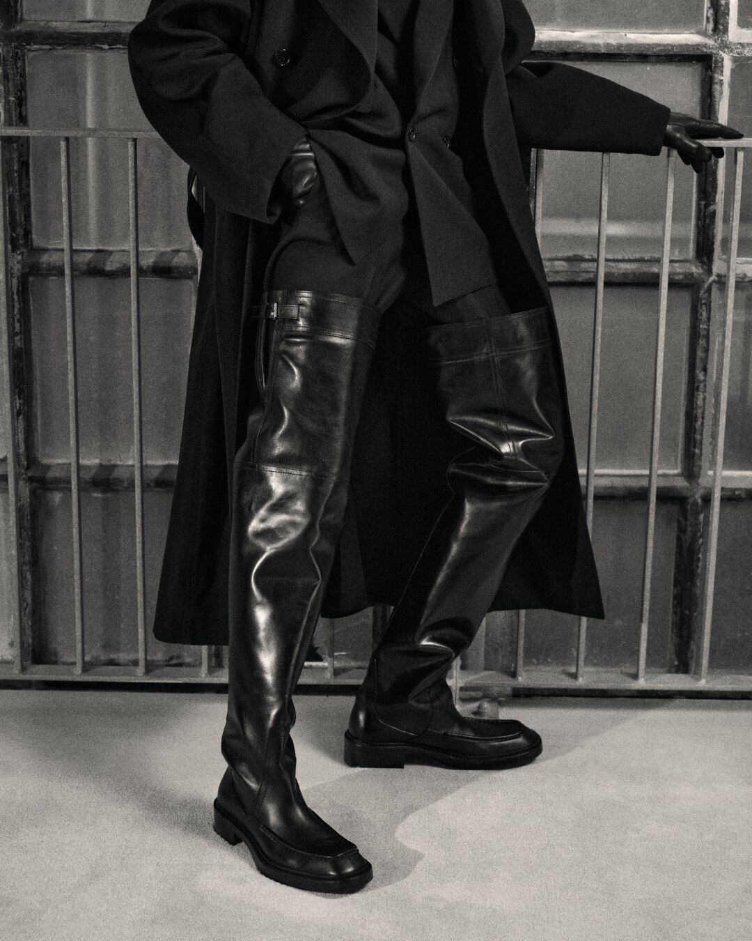 JOE over-the-knee boots in smooth leather in Black | Saint Laurent