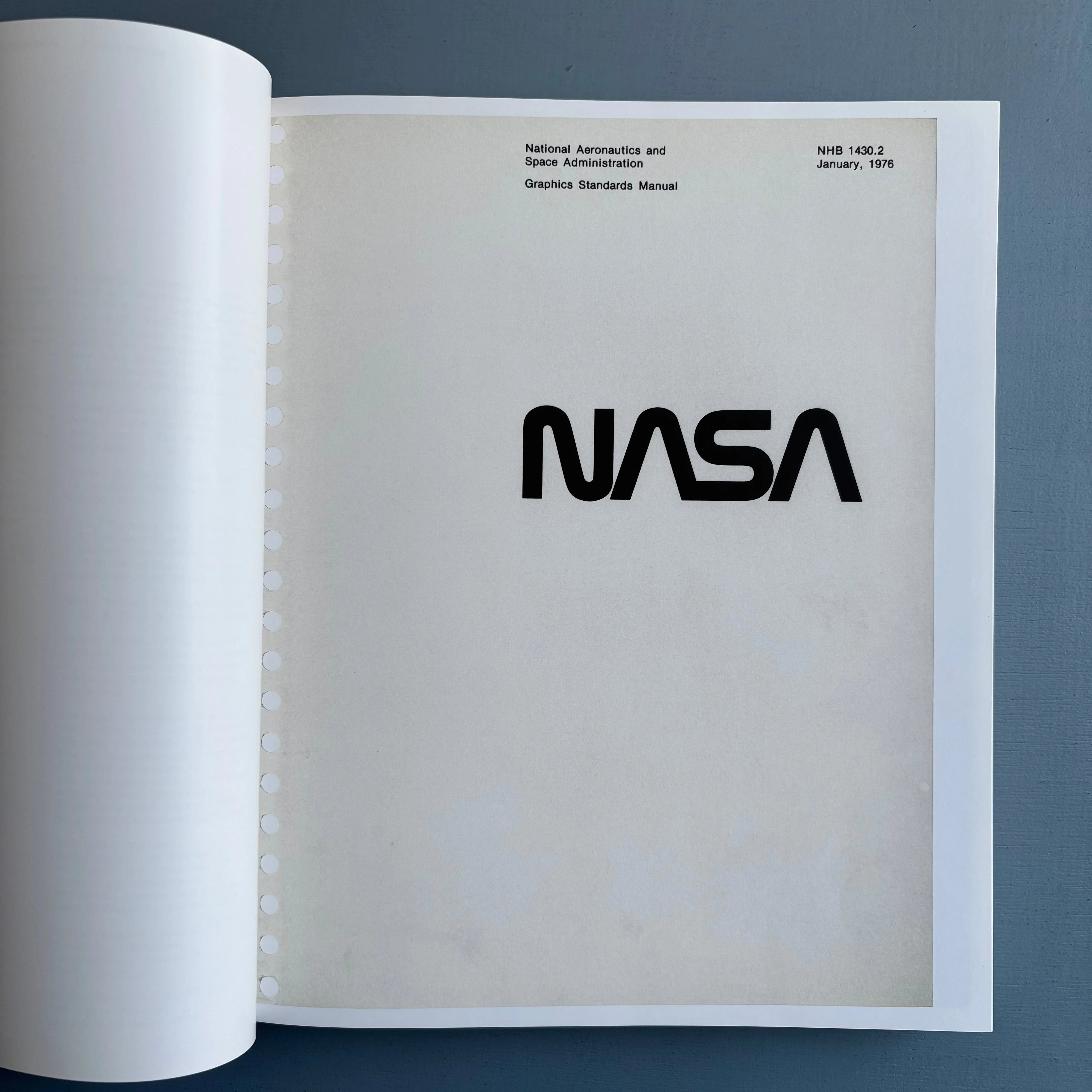 NASA Graphics Standards Manual - Standards Manual 2015 - Saint