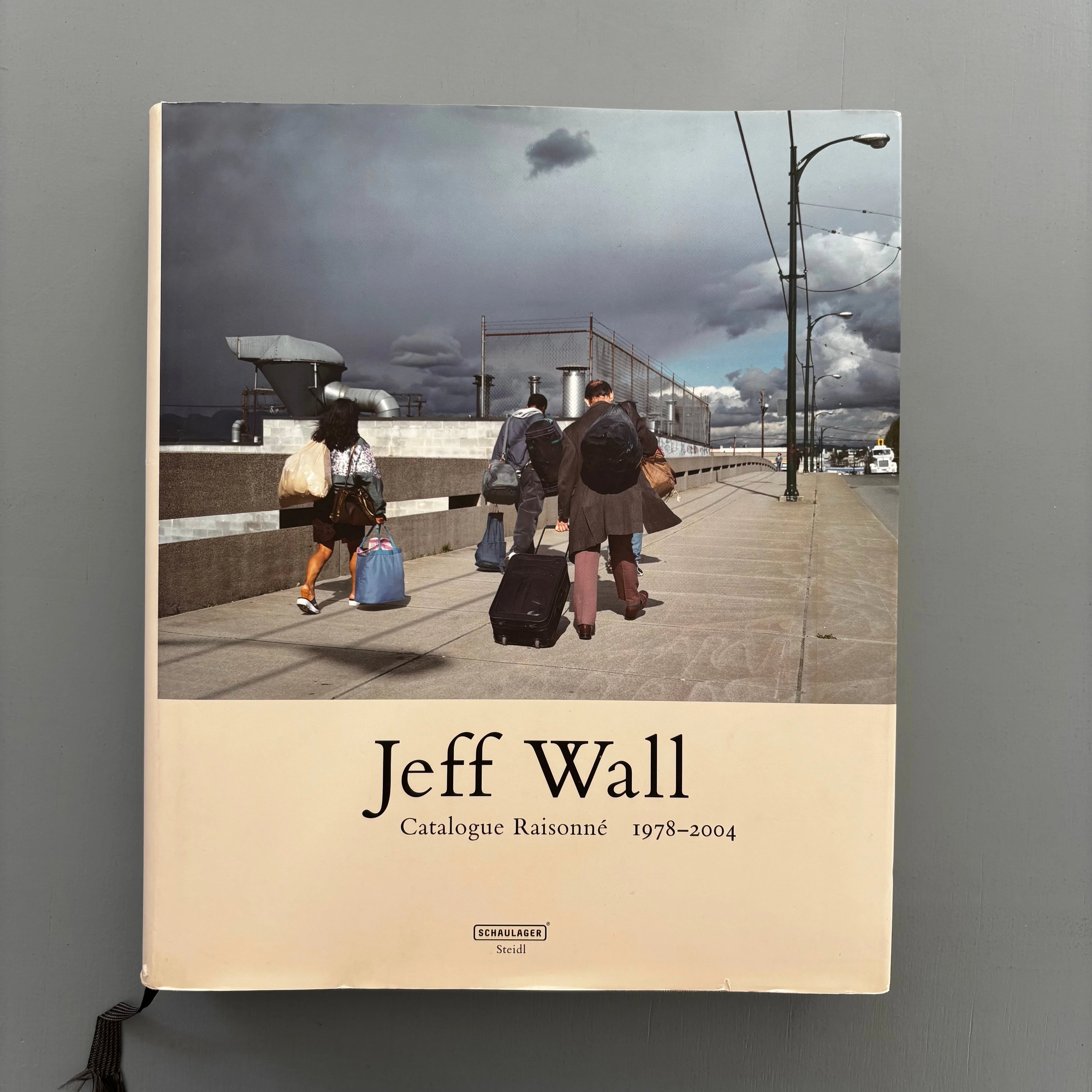 Jeff Wall - Catalogue Raisonné 1978-2004 - Schaulager/Steidl 2005