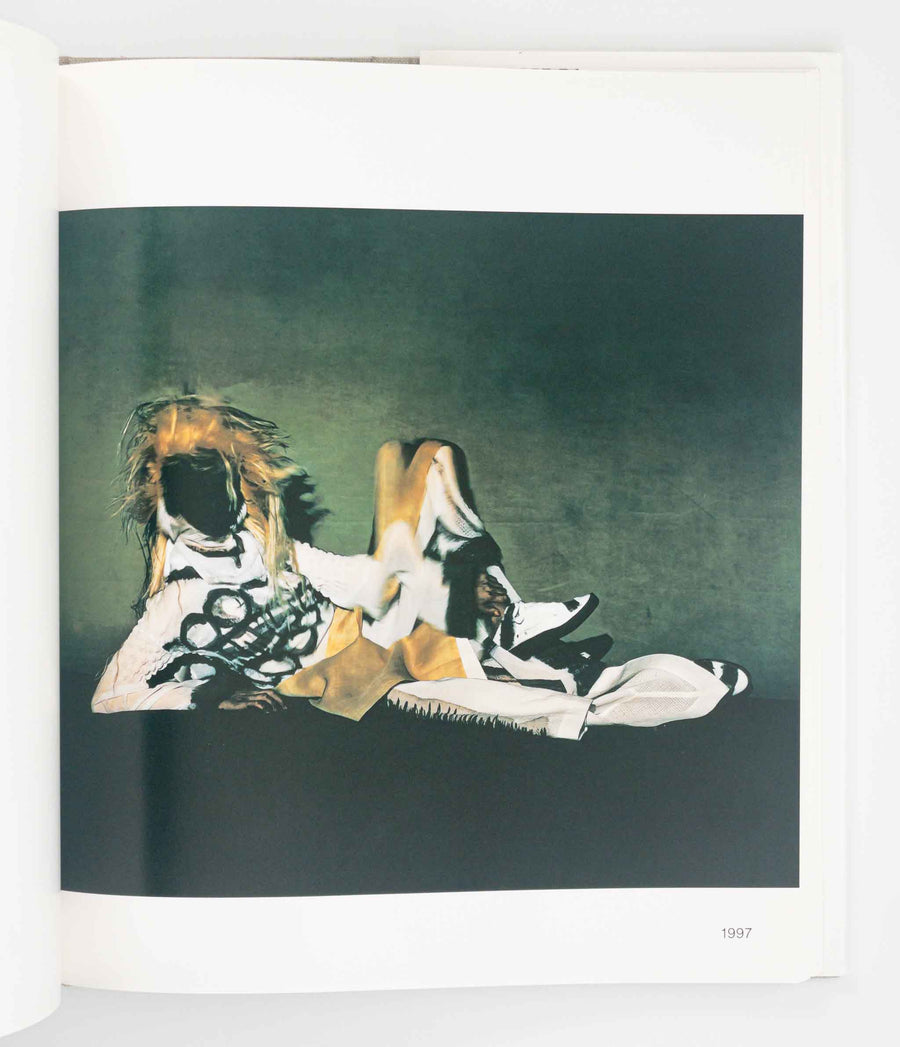 Irving Penn regards the work of Issey Miyake – Saint Page