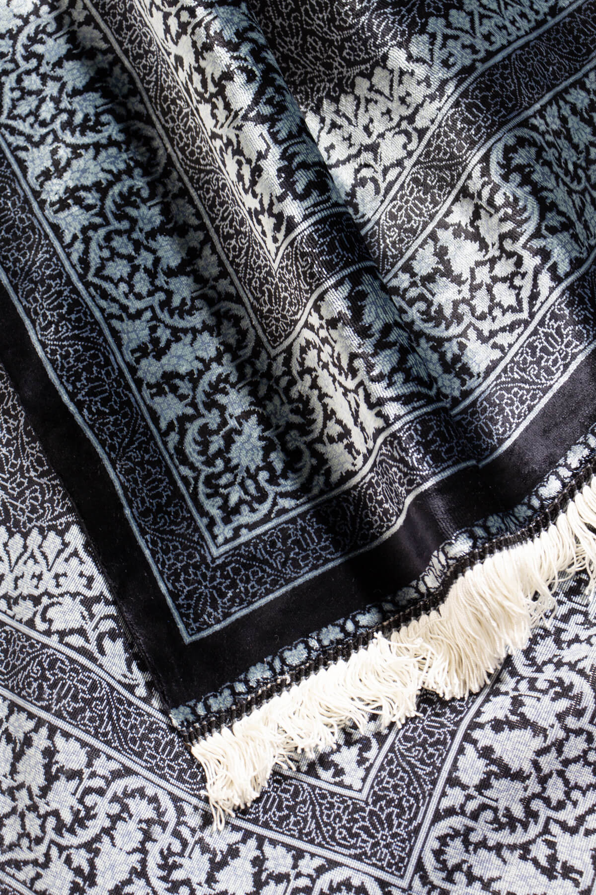 ペルシャ絨毯 クム産 シルク 約81cm x 123cm｜SATHI RUGS