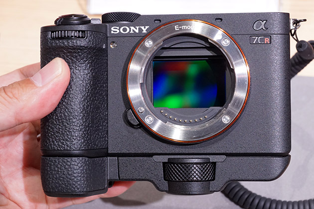 公式情報が少なすぎ α7CII、α7CR専用アクセサリー GP-X2 見てきました
