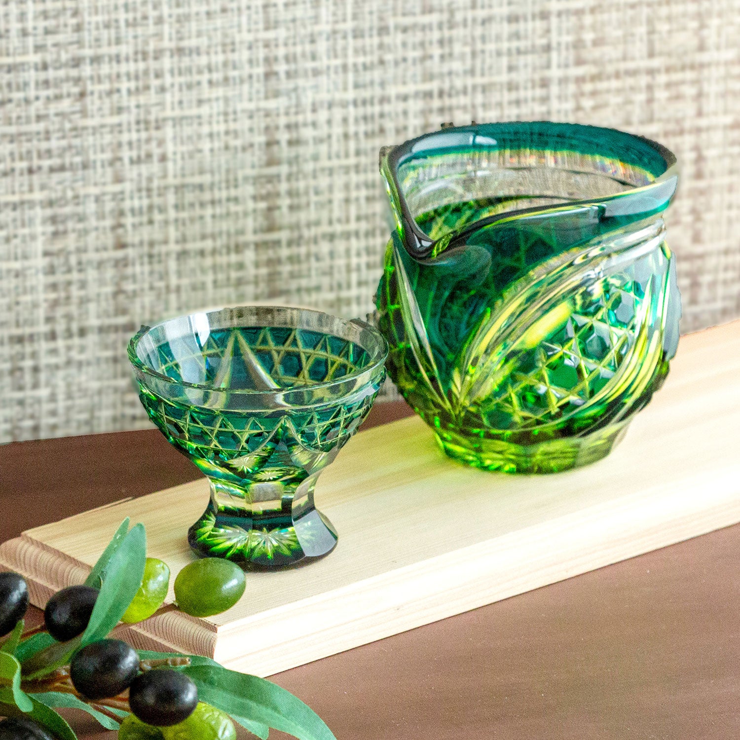 島津薩摩切子】 二色衣 脚付盃 cut201 – ㈱島津興業 島津薩摩切子