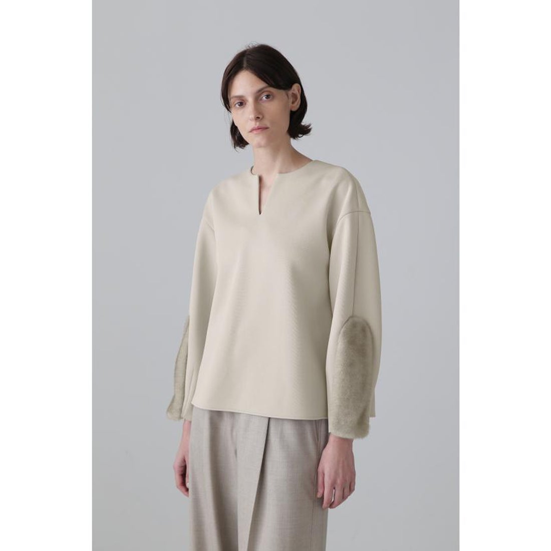 アドーア ADORE フェイクファーラインジャージーカットソー （ベージュ