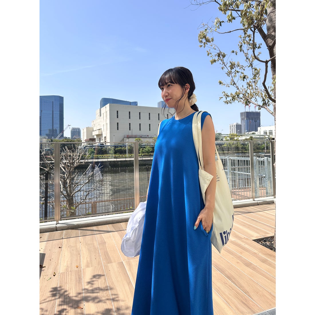 コカ coca エンボス加工ノースリーブマキシワンピース （Blue