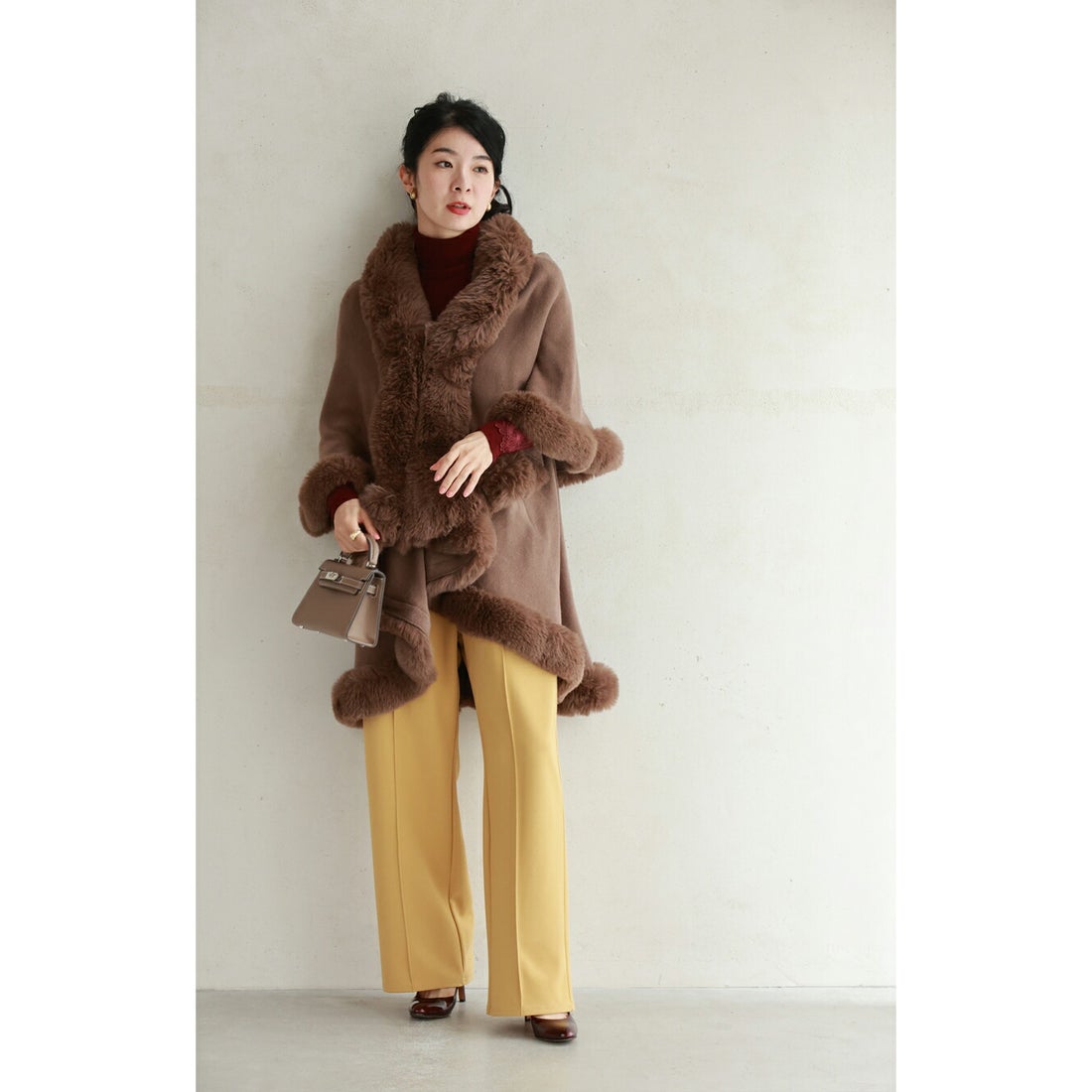 カワイイ CAWAII サッと羽織れるラグジュアリー。フェイクファーケープ