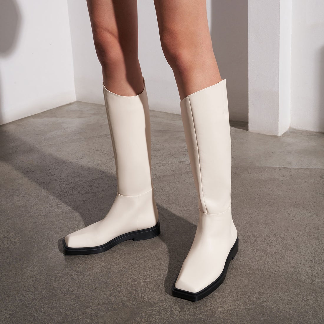 CHARLES & KEITH スクエアトゥ ロングブーツ （Chalk） -ファッション