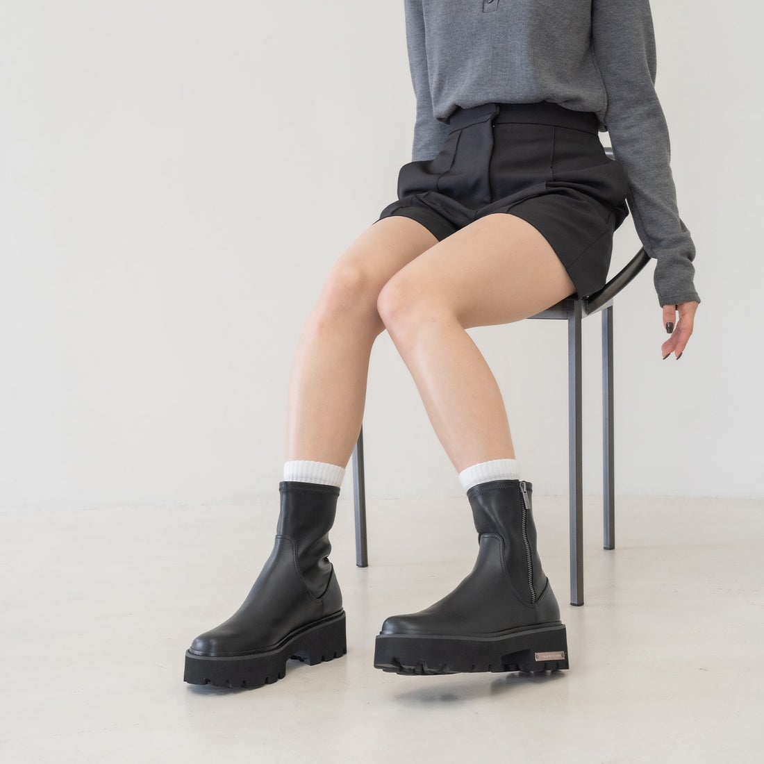 CHARLES & KEITH サイドジップ アンクルブーツ 【再入荷】（Black