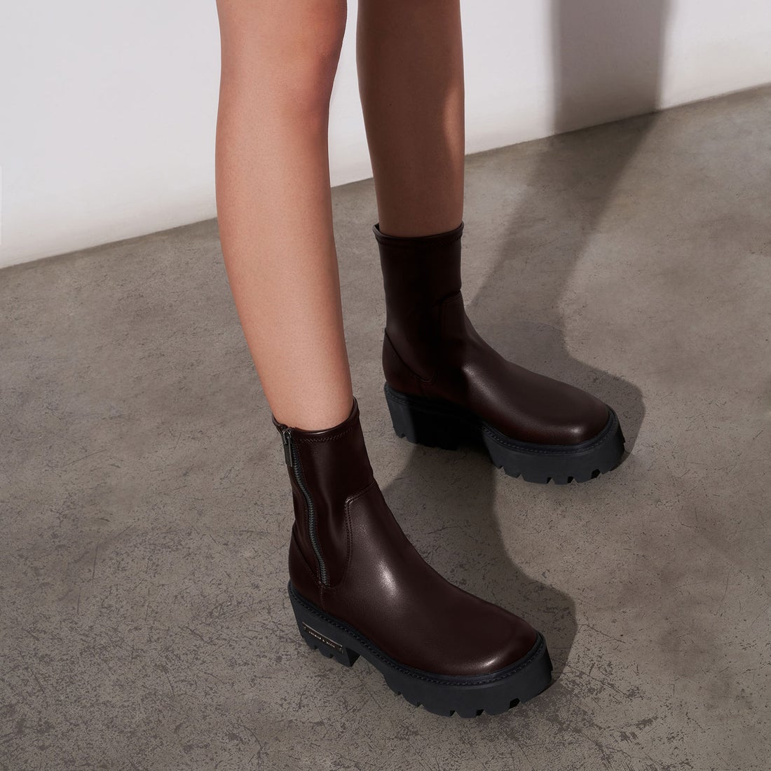 CHARLES & KEITH サイドジップ アンクルブーツ 【再入荷】（DarkBrown