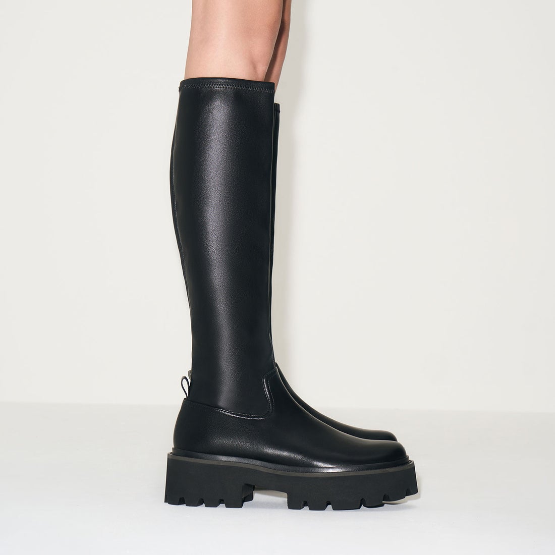 CHARLES & KEITH チャンキープラットフォーム ロングブーツ 【再入荷