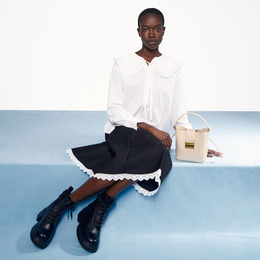 CHARLES & KEITH レースアップ チャンキーアンクルブーツ（Black