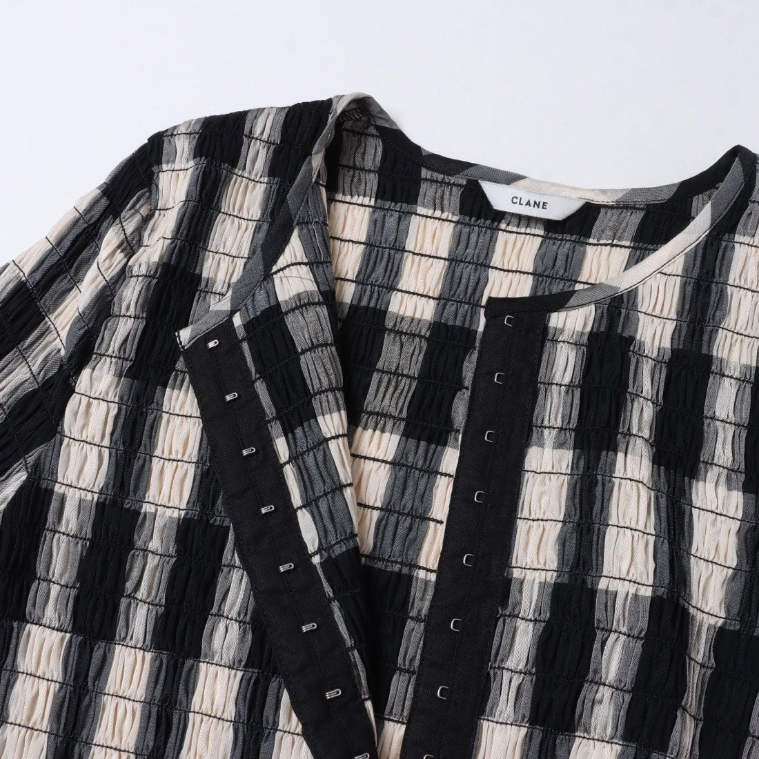 クラネ CLANE SHIRRING DESIGN BLOUSE （BLACK） -靴＆ファッション