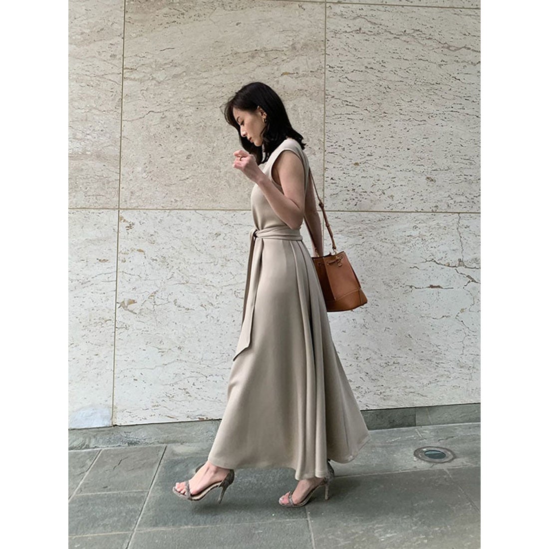 アニュアンス anuans Vネックフレアカットワンピース （BEIGE） -靴