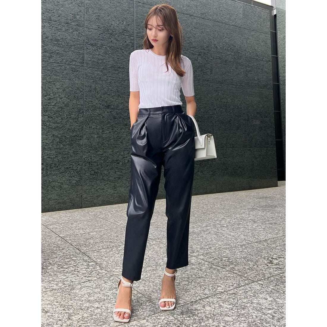 アニュアンス anuans クロスタックチンツテーパードパンツ （NAVY