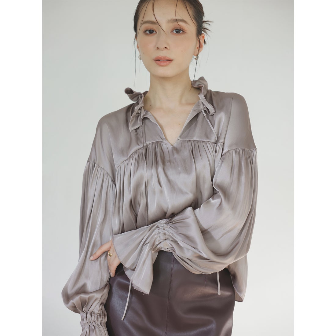 アニュアンス anuans ネックフリルギャザーブラウス （BROWN