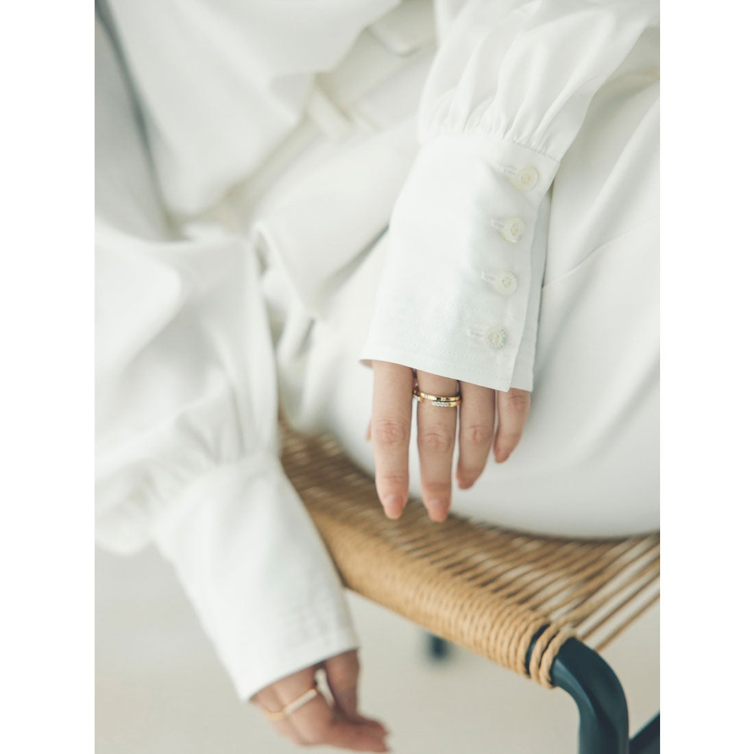 アニュアンス anuans クロスネックボリュームブラウス （WHITE