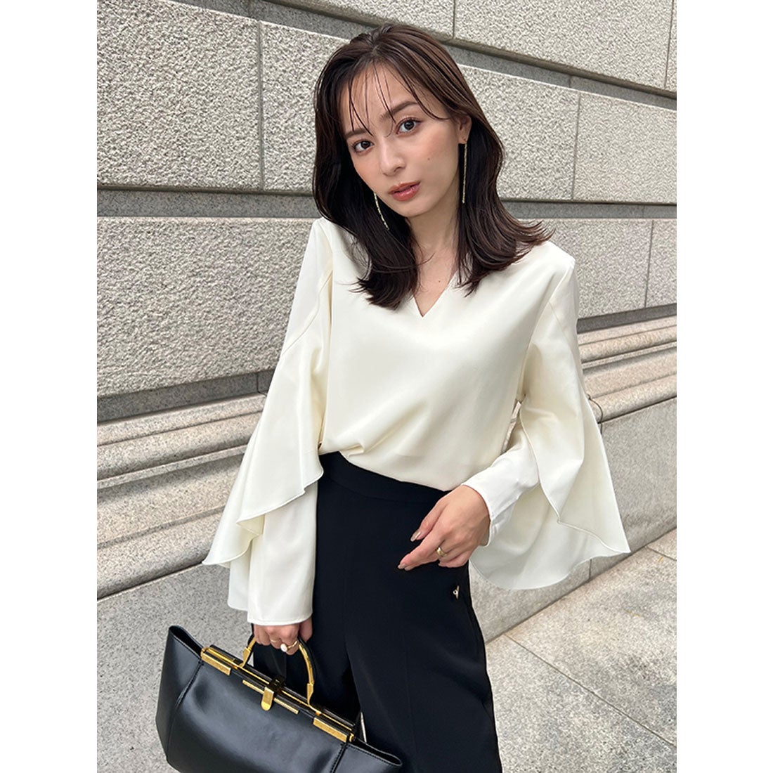 アニュアンス anuans ツイストフリルVネックブラウス （BEIGE