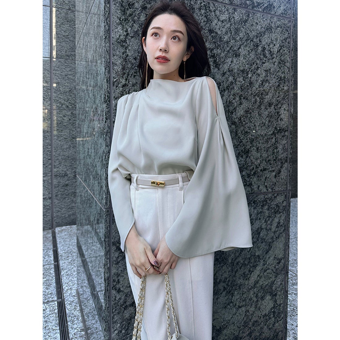 アニュアンス anuans アシメネックサテンブラウス （WHITE