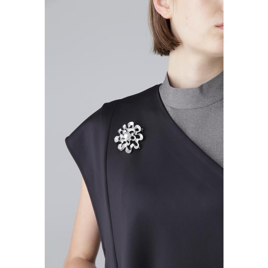 アドーア ADORE パールウェービーブローチフラワー （シルバー