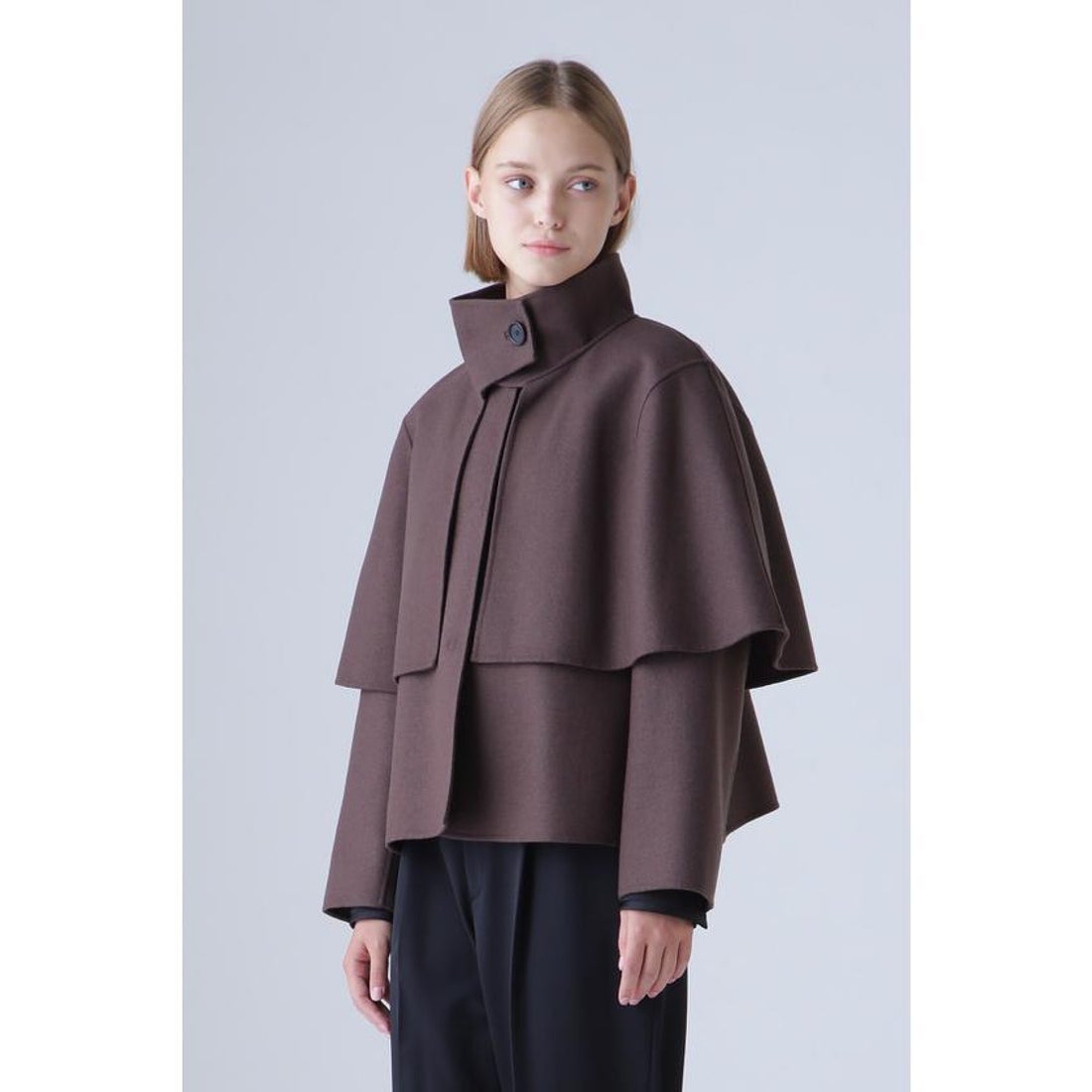 アドーア ADORE ライトリバーケープ付きノーカラージャケット