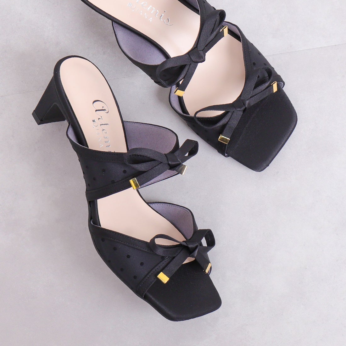 アルテミス バイ ダイアナ artemis by DIANA ドット柄ダブルリボン