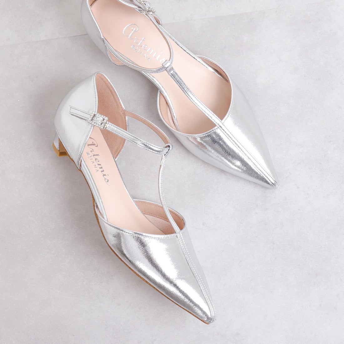 アルテミス バイ ダイアナ artemis by DIANA Tストラップ ポインテッド