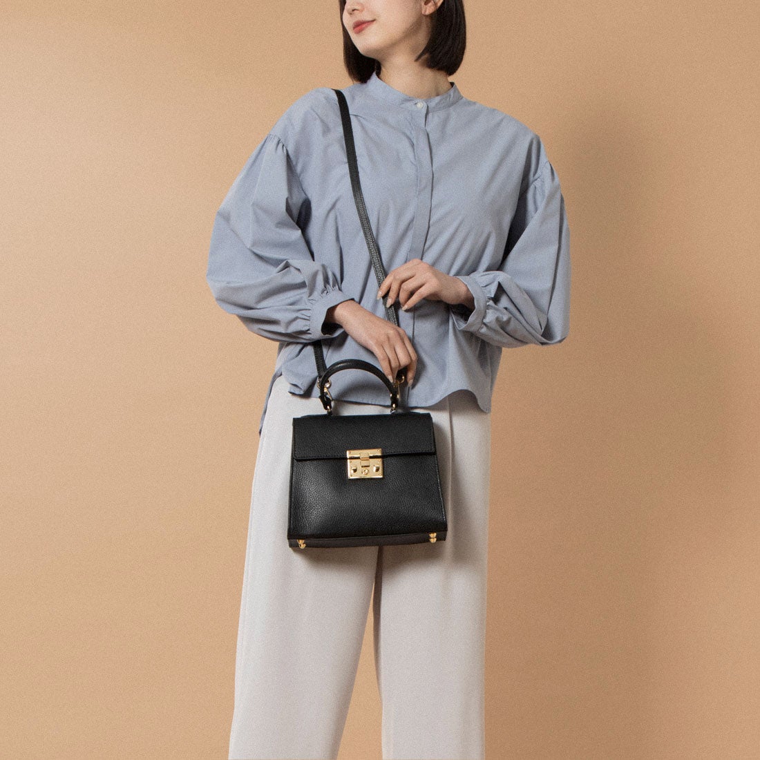 MADE IN ITALY】オウレンティ AULENTTI 金具付きレザーワンハンドル