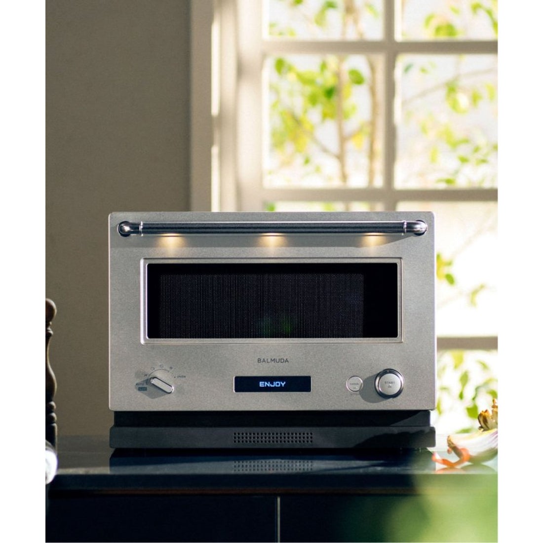 BALMUDA オーブンレンジ 2021年製 オーブン用トレイ付き 特徴