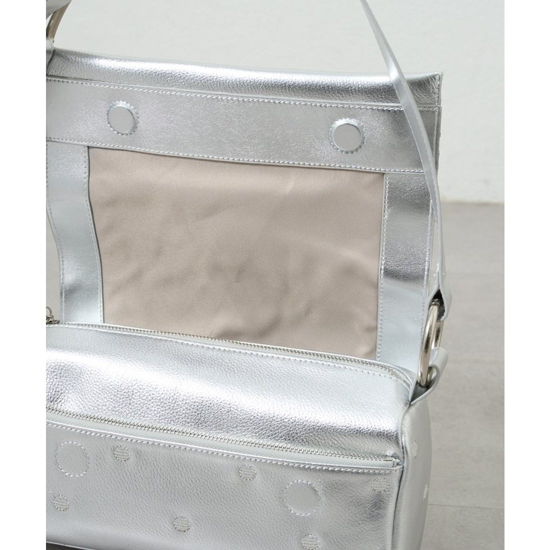 ビアズリー BEARDSLEY ドットボディバッグ （black） - ファッション