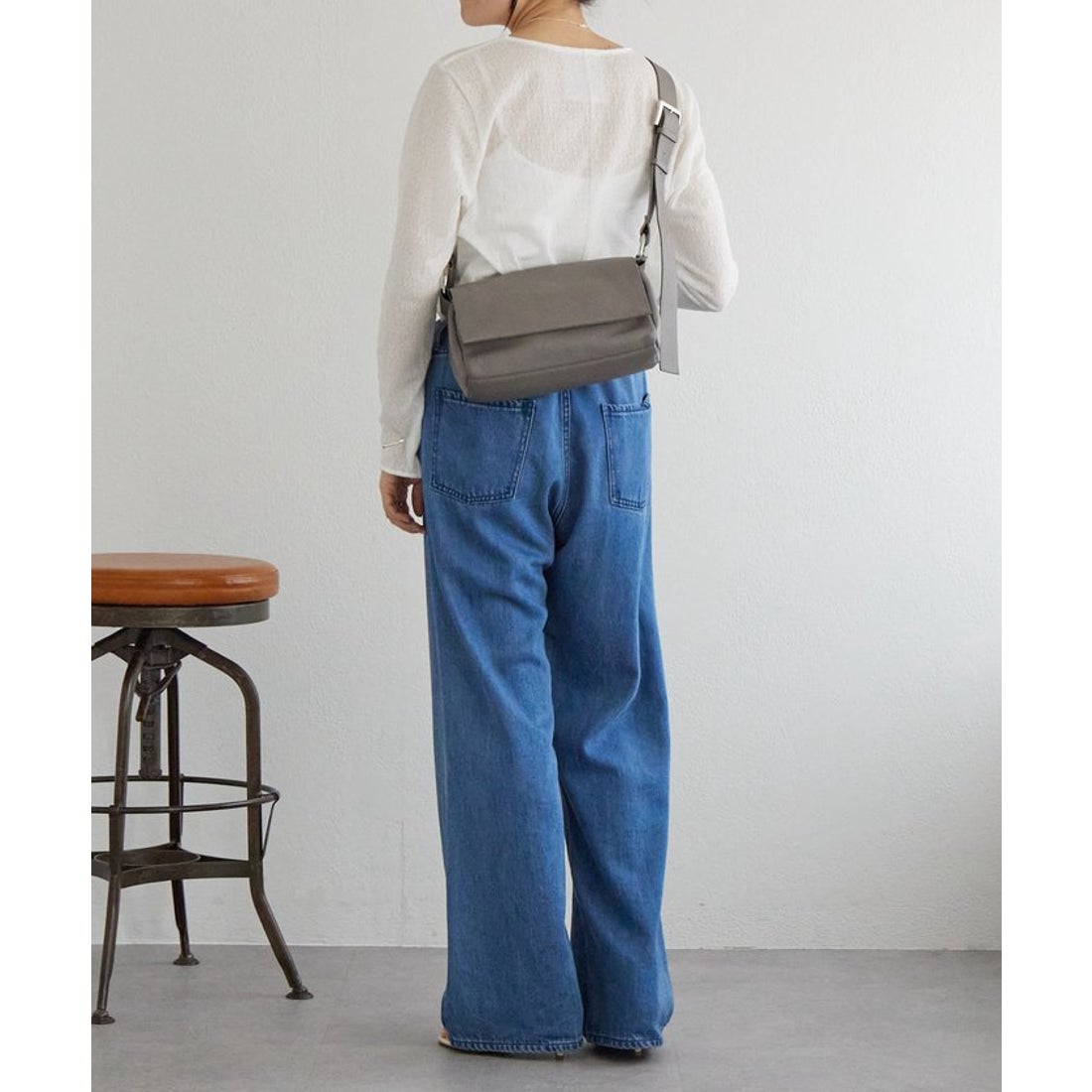 ビアズリー BEARDSLEY ボディバッグ （ivory） -靴＆ファッション通販