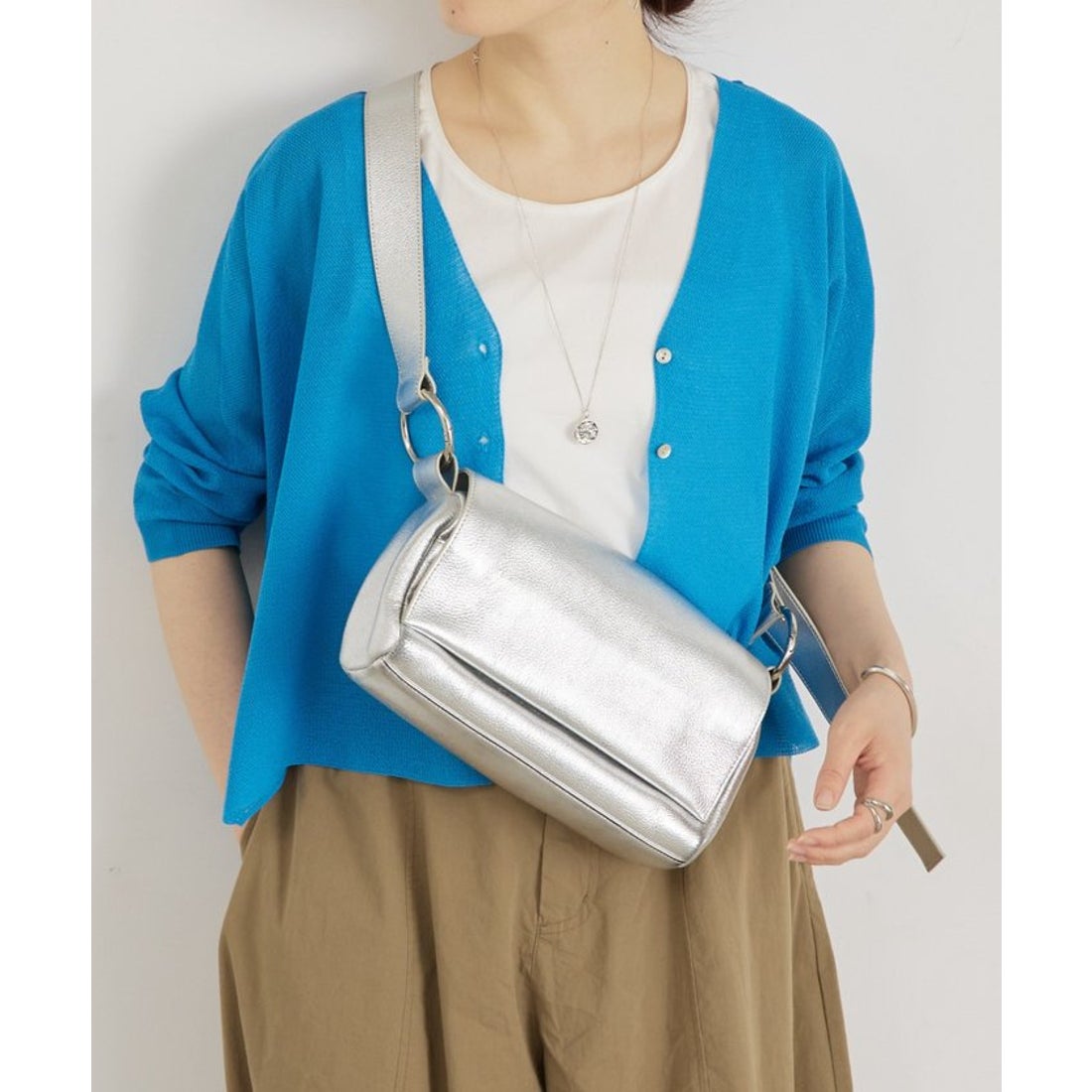 ビアズリー BEARDSLEY レザーボディバッグ （silver） -靴