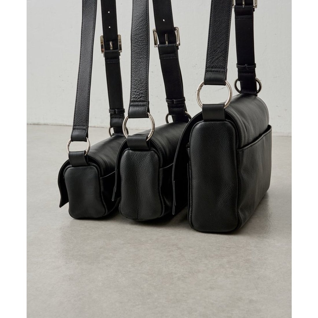 ビアズリー BEARDSLEY レザーボディバッグ （black） -ファッション