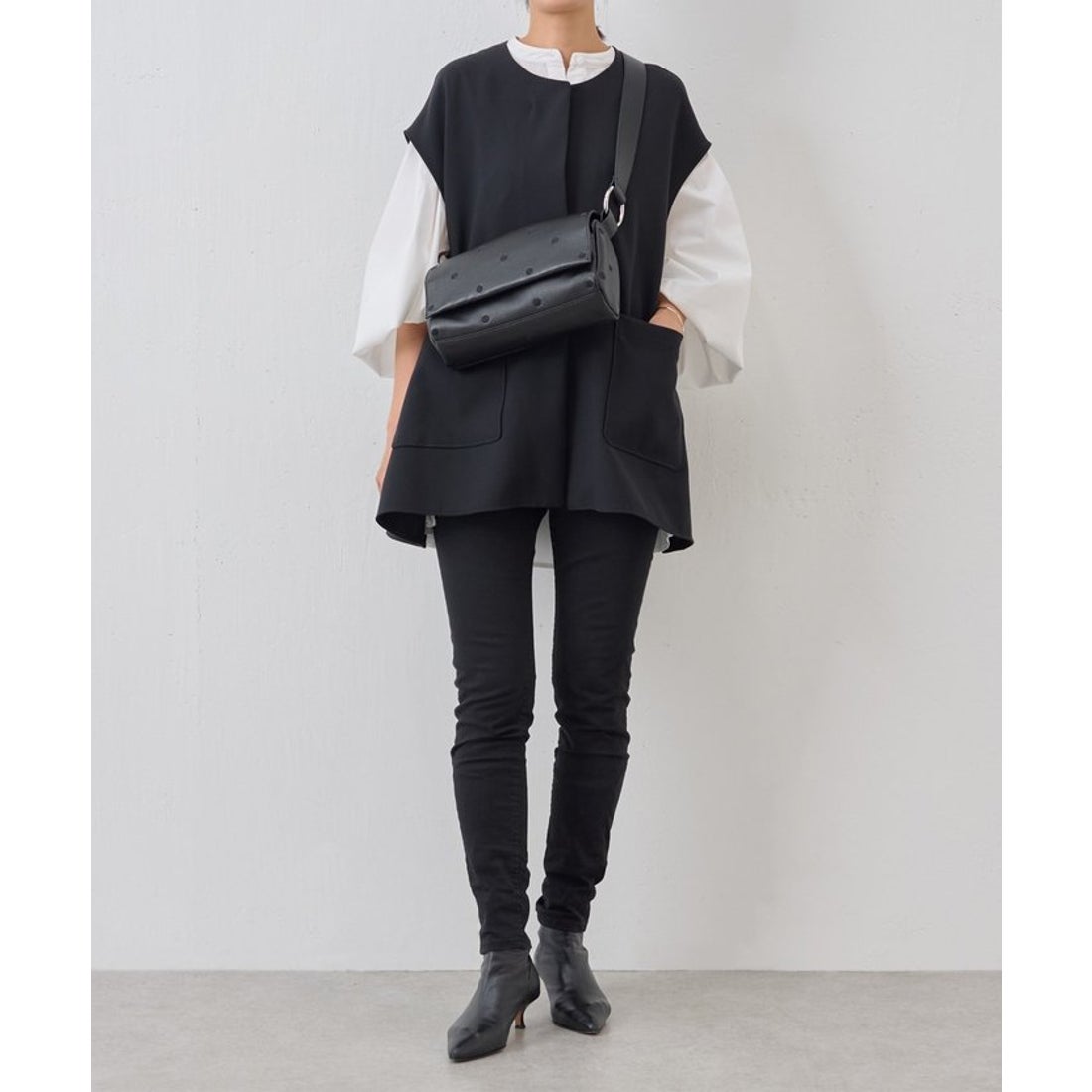 ビアズリー BEARDSLEY ドットボディバッグ （taupe） -ファッション