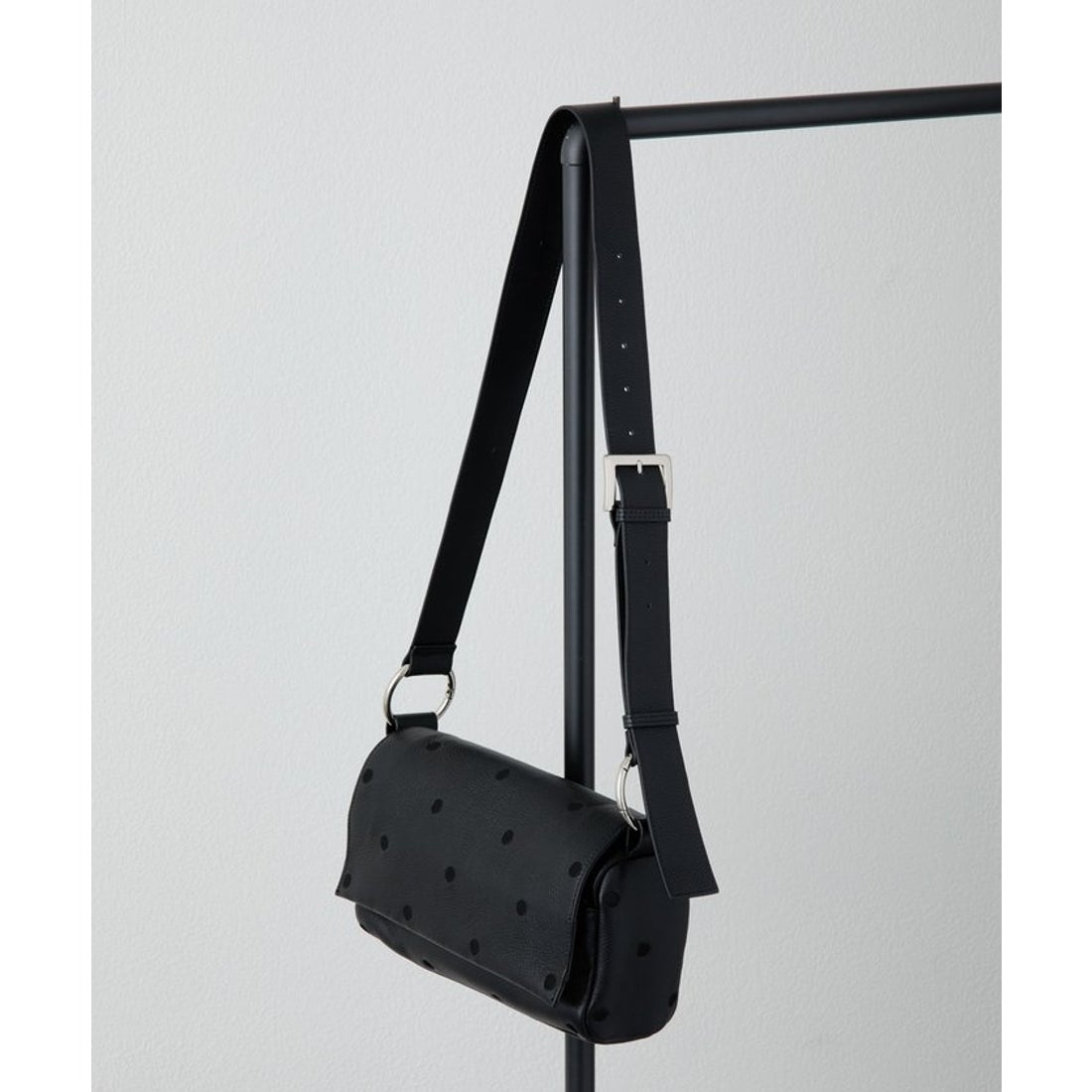 ビアズリー BEARDSLEY ドットボディバッグ （taupe） -靴