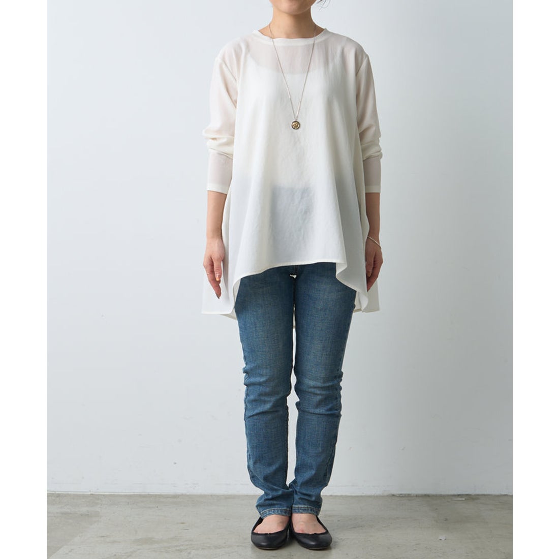 ビアズリー BEARDSLEY 後ろドレープ Tブラウス （white