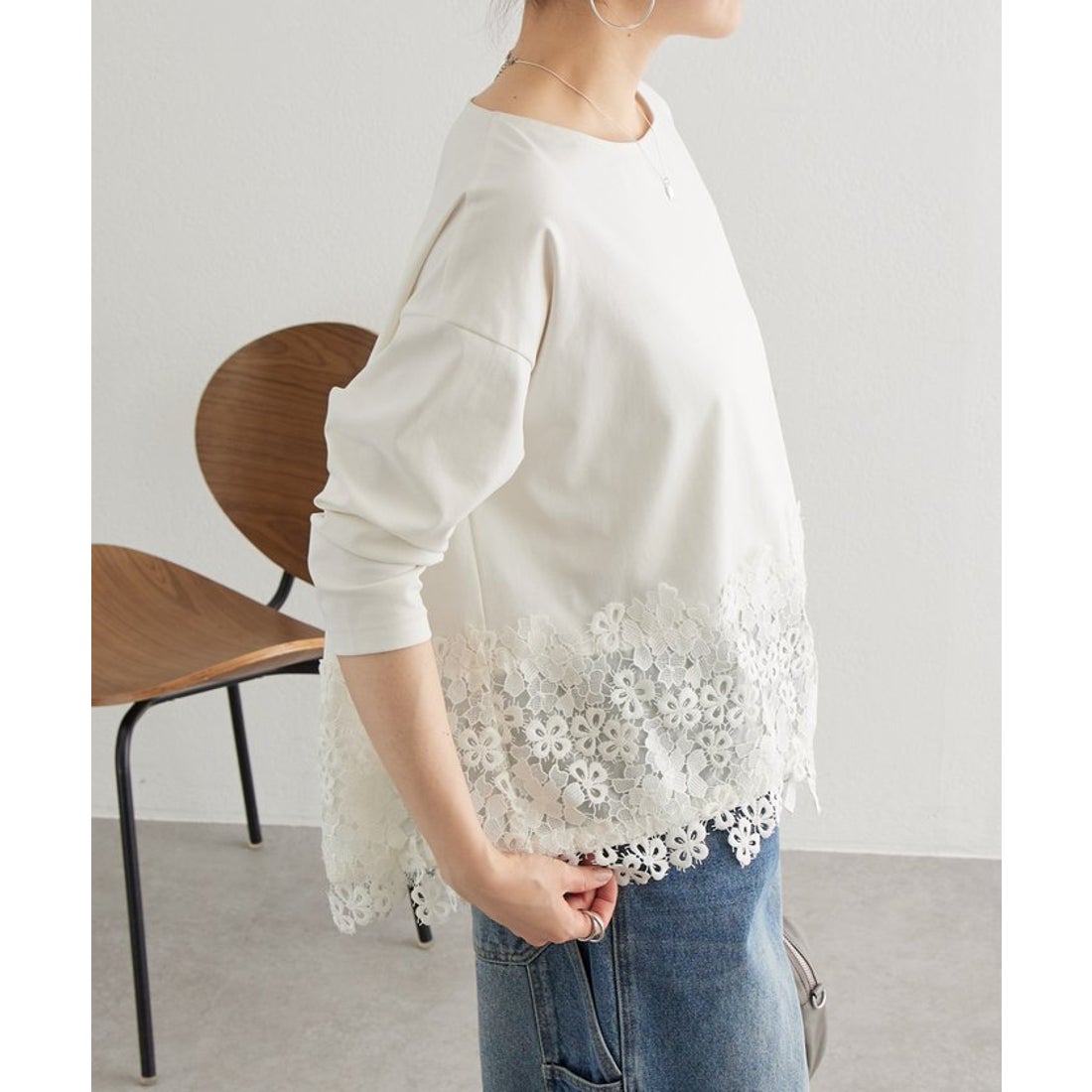 ビアズリー BEARDSLEY 裾レースカットソー （ivory） - ファッション