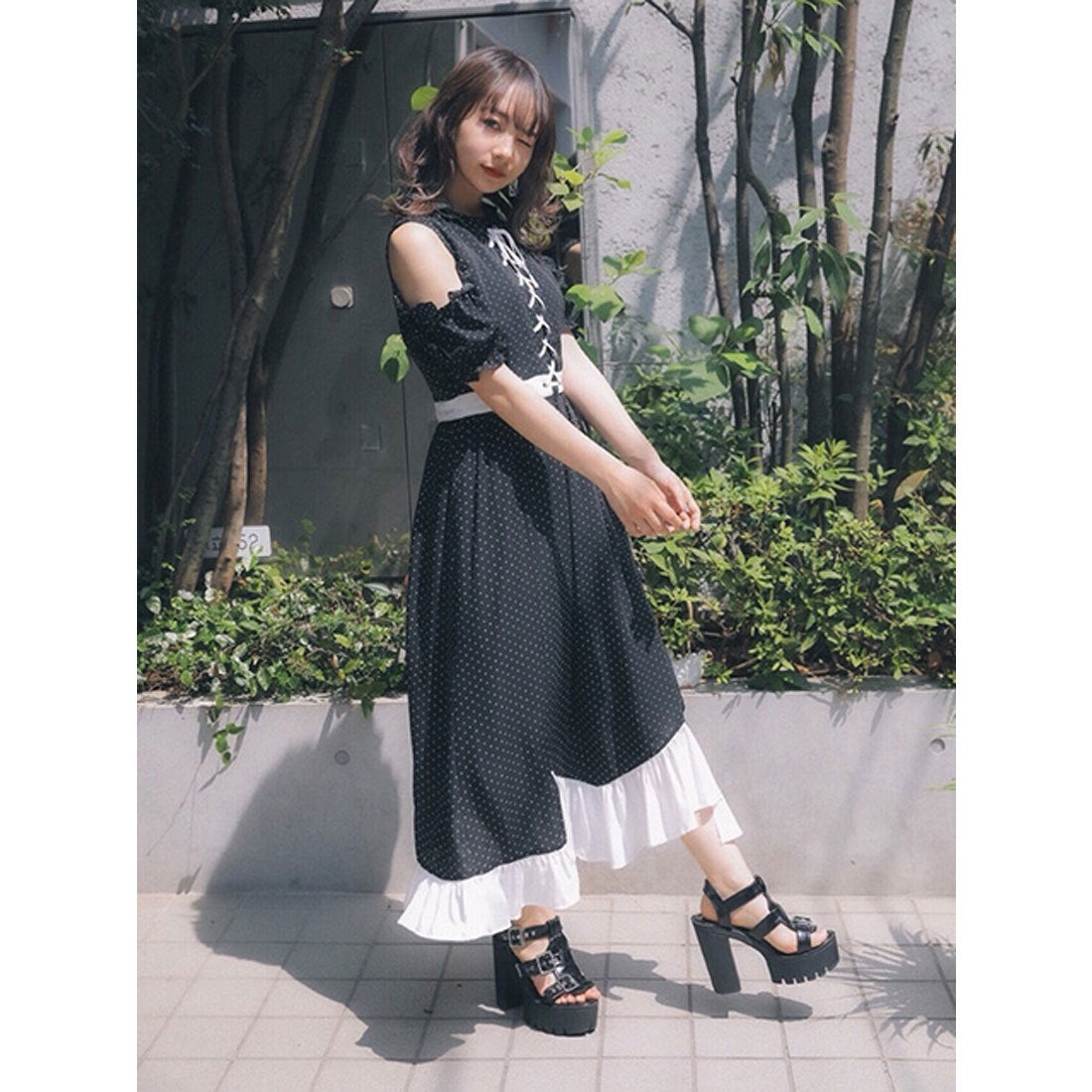 バブルス BUBBLES レースアップオフショルフリルワンピース （ブラック